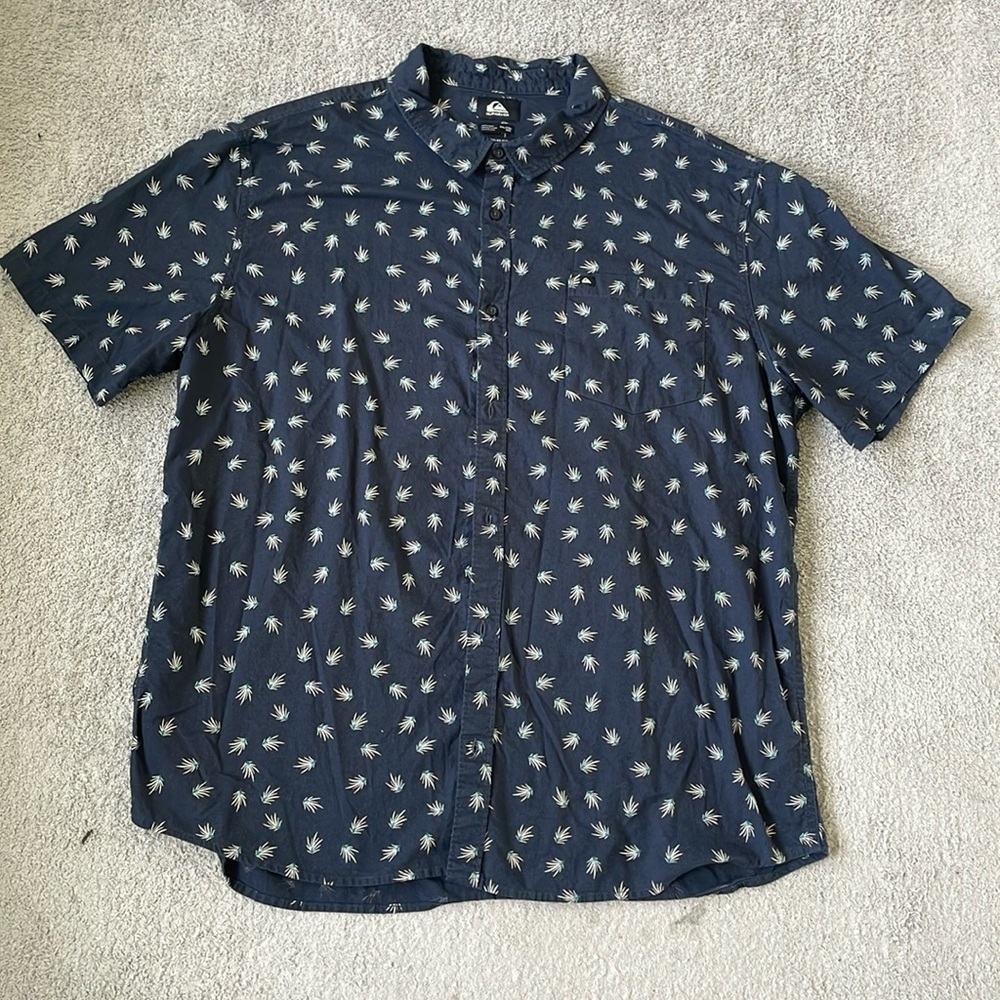 VGC Quicksilver Navy Button Down Short Sleeve Shirt - Size XXL